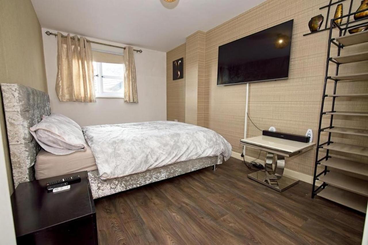 Five Star Rated Condo Manchester Bagian luar foto
