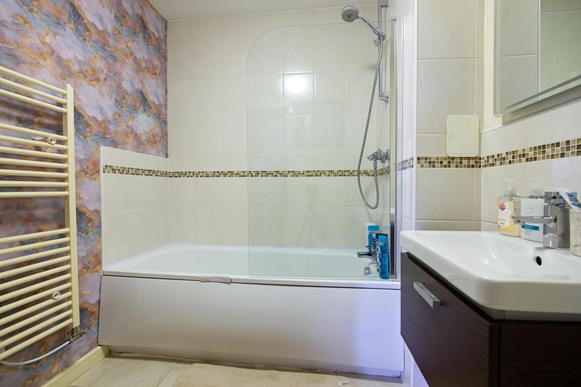 Five Star Rated Condo Manchester Bagian luar foto